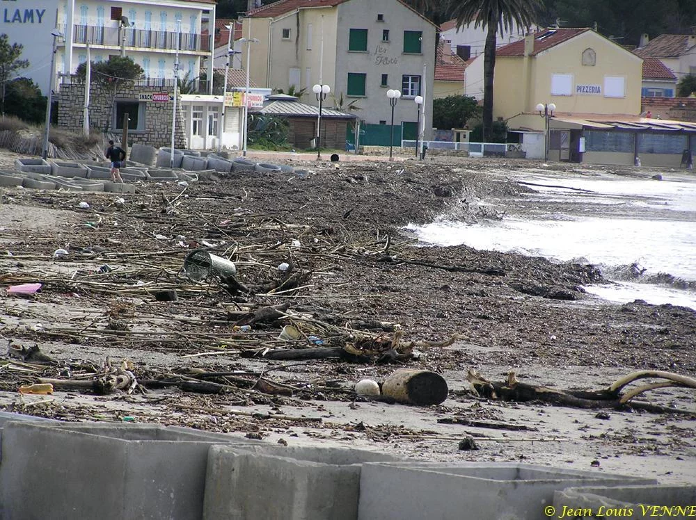 La plage des Sablettes après la tempête