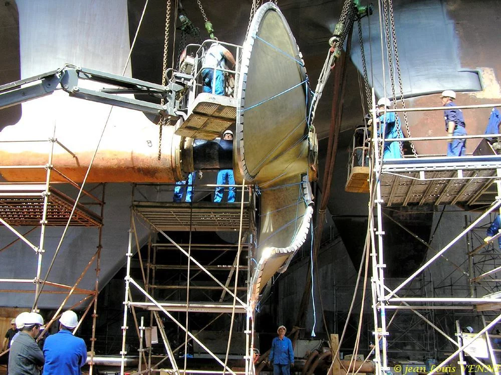 La seconde hélice du porte-avions