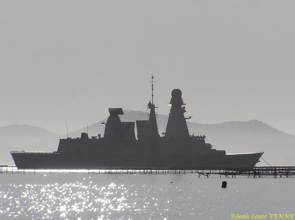 Le Forbin devant Tamaris