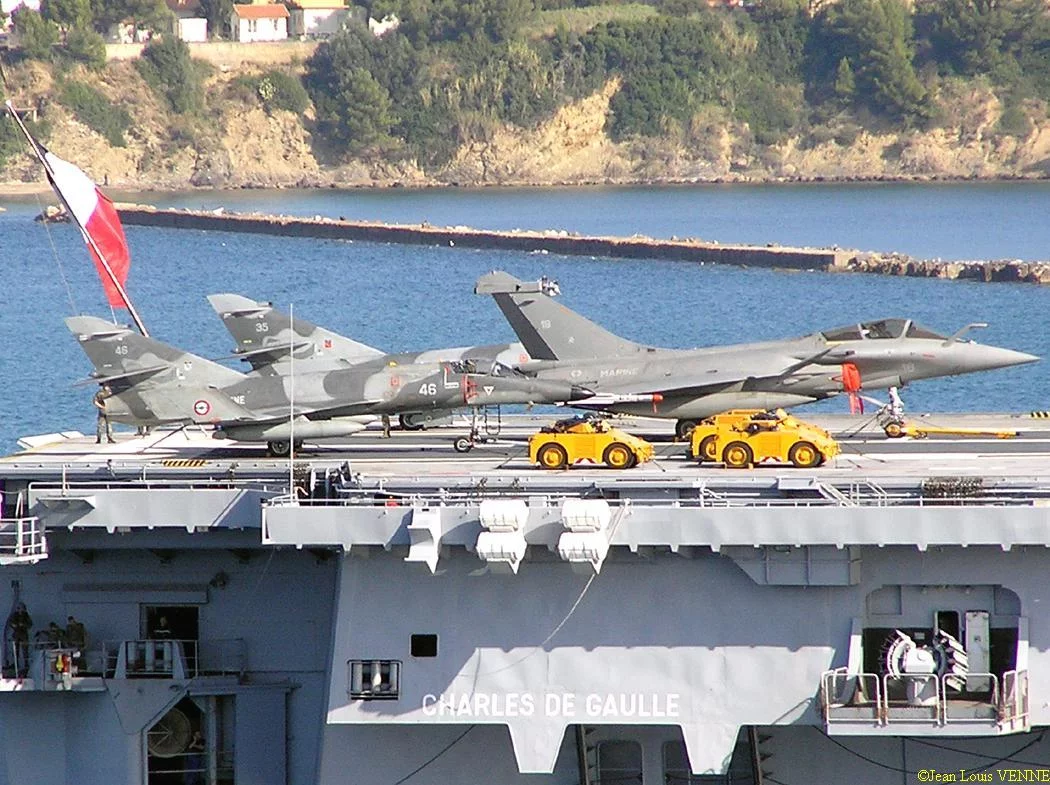 Le Charles de Gaulle prend la mer