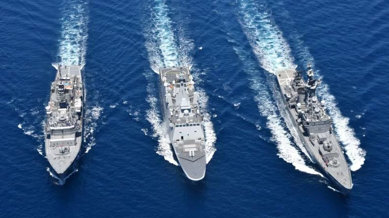 La frégate Auvergne, les frégates japonaises Kashima et Shimakaze