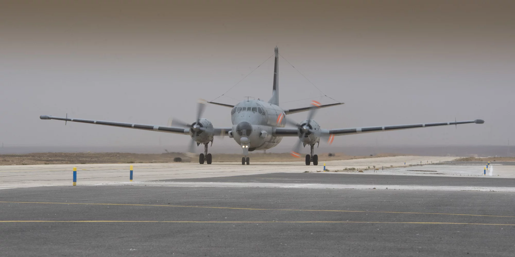 Un avion de patrouille maritime Atlantique 2 décolle de la base du Levant