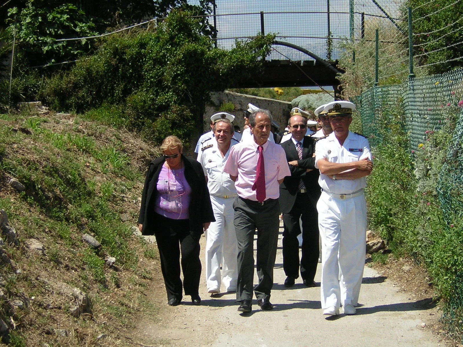 Le préfet maritime et le maire de Toulon se dirigent vers le site