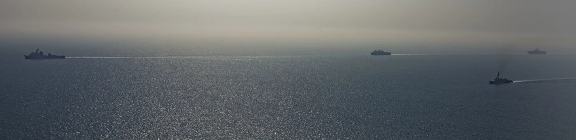 Le Jean de Vienne escorte des unités alliées dans le détroit de Bab El Mandeb