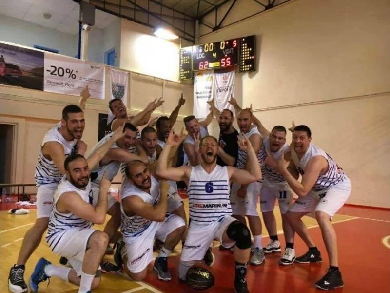 L'équipe de la marine de basketball, championne de France militaire