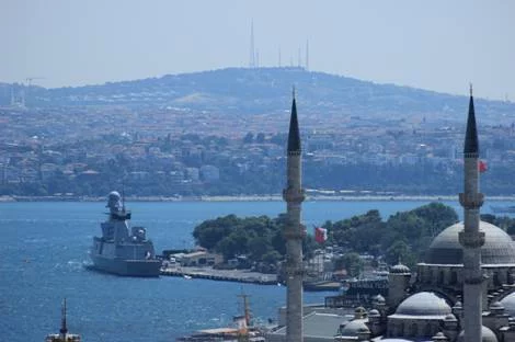 Le « Forbin » en escale à Istanbul
