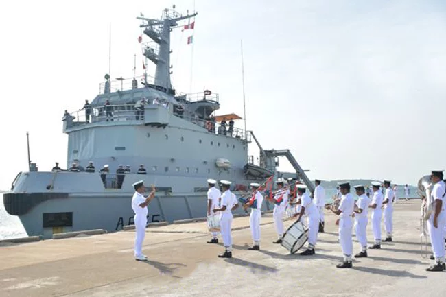 Le remorqueur Revi fait escale à Tricomalee (Sri Lanka)