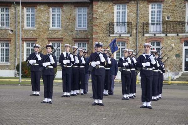 Remise de fanion aux stagiaires de la PMM « Colbert »