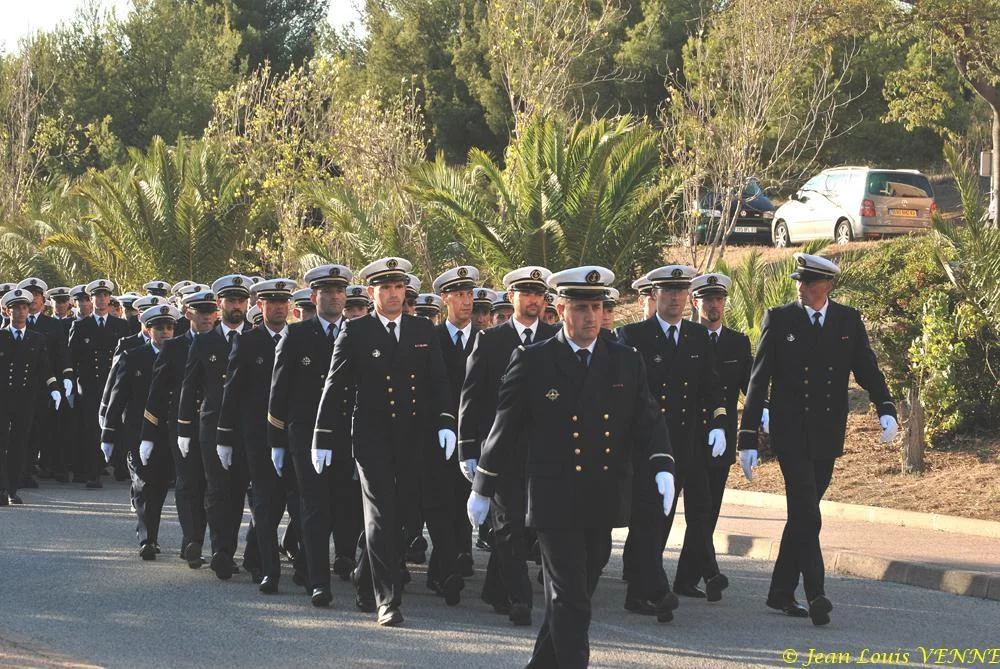 Présentation aux drapeaux du CIN Saint-Mandrier 
