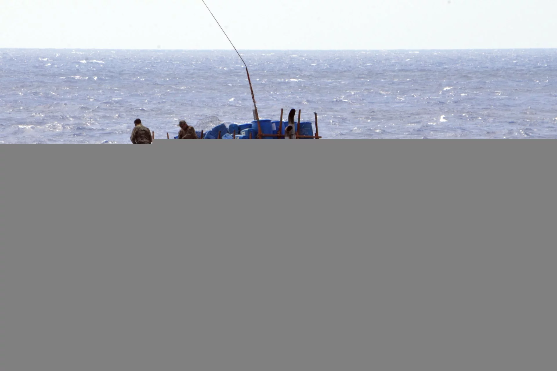 L'équipe de visite du La Moqueuse en mission de police des pêches