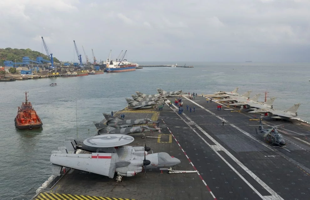 Manoeuvres franco-indienne pour le groupe aéronaval