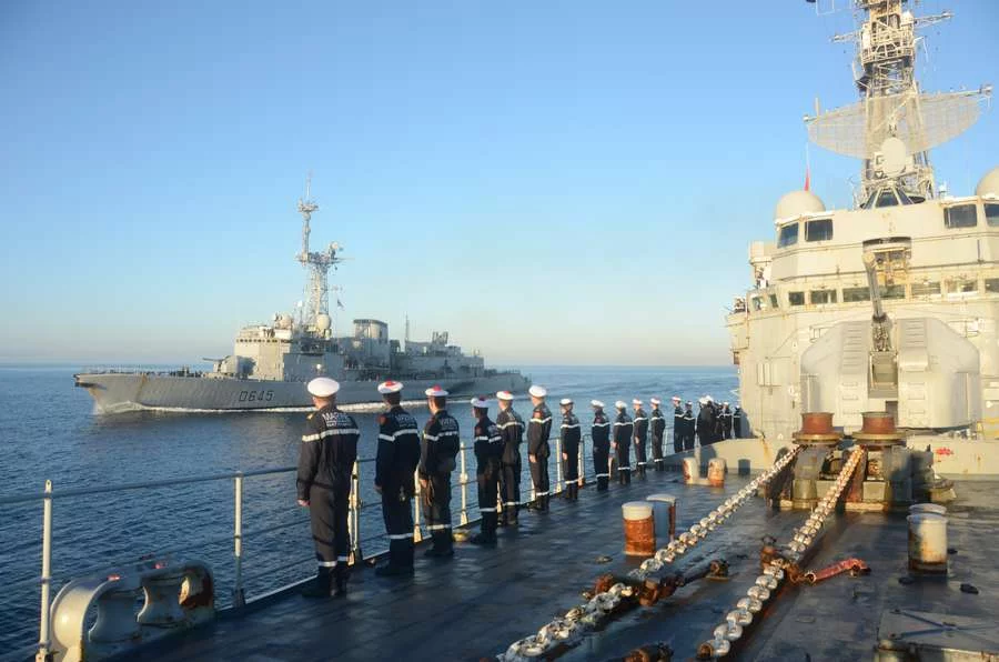 La frégate La Motte-Picquet vue depuis le Jean de Vienne