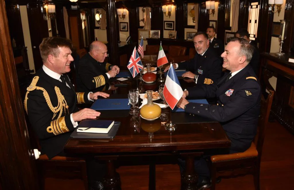 Les chefs d'état-major des marines américaine, britannique, italienne et française