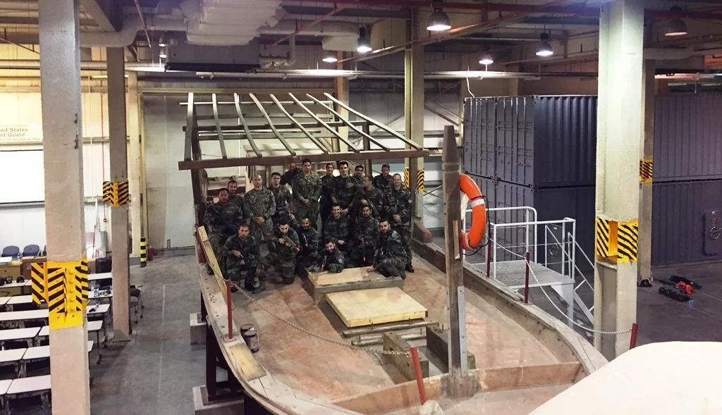 Conférence du NCIS pour l'équipage du Tonnerre