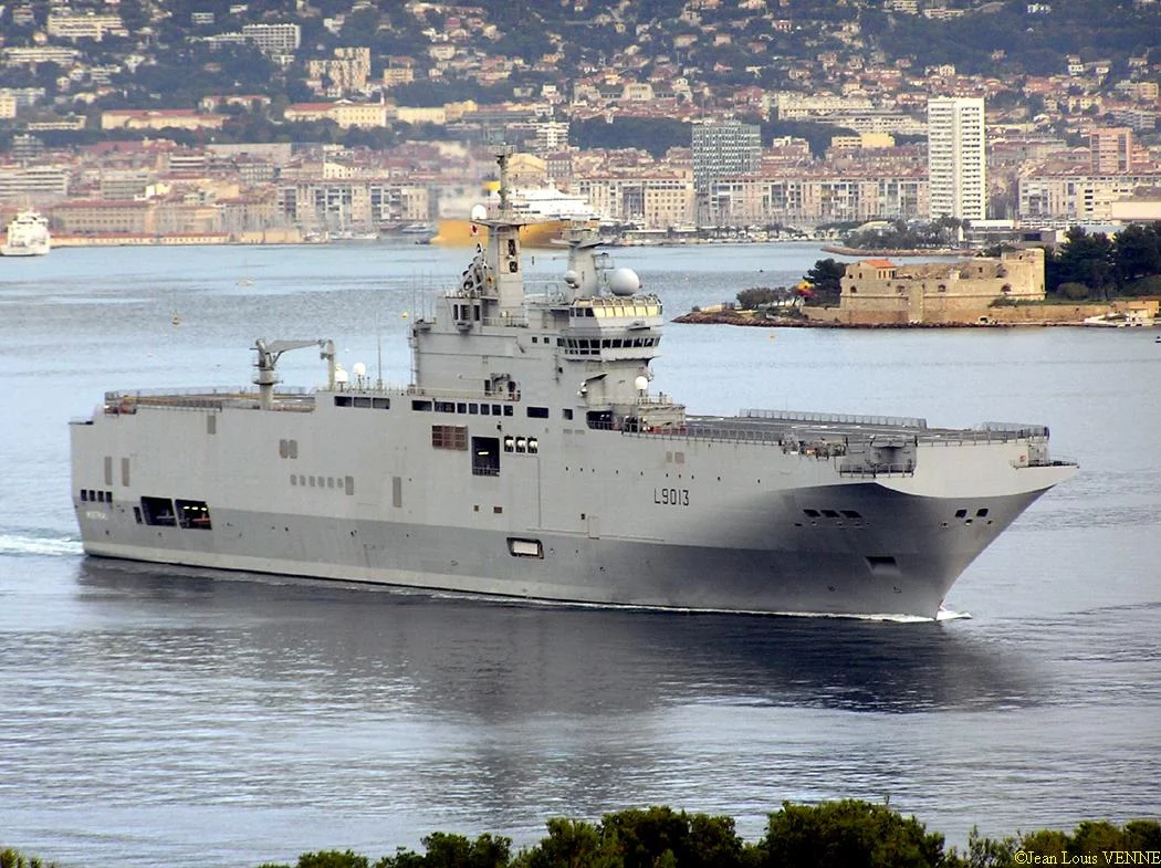 Le BPC Mistral appareille pour la Russie