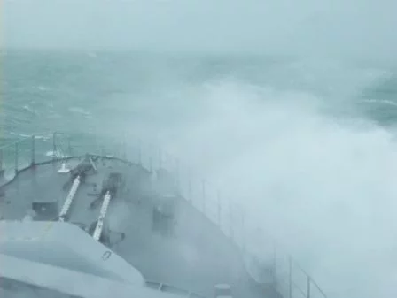 Le Tourville dans une mer assez agitée