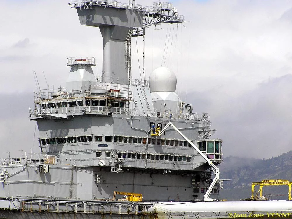 Peinture de lâ€™Ã®lot/passerelle du Charles de Gaulle