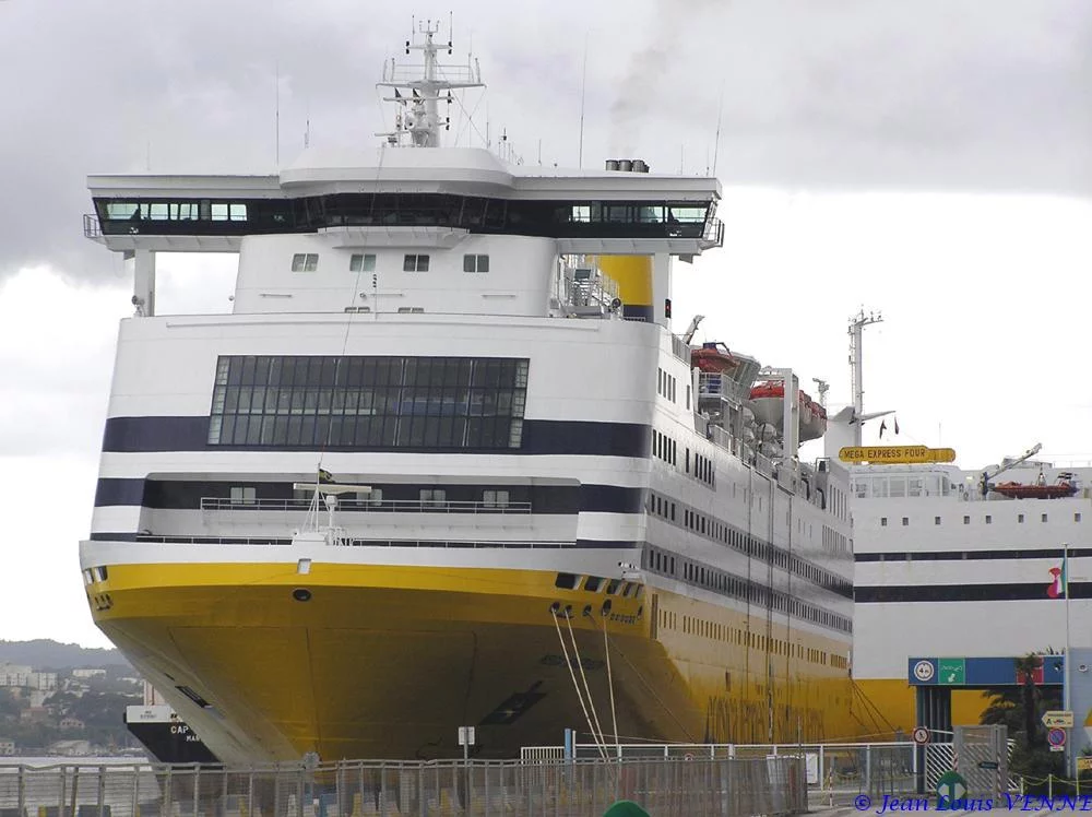 Première escale toulonnaise pour le « Méga Smeralda » 