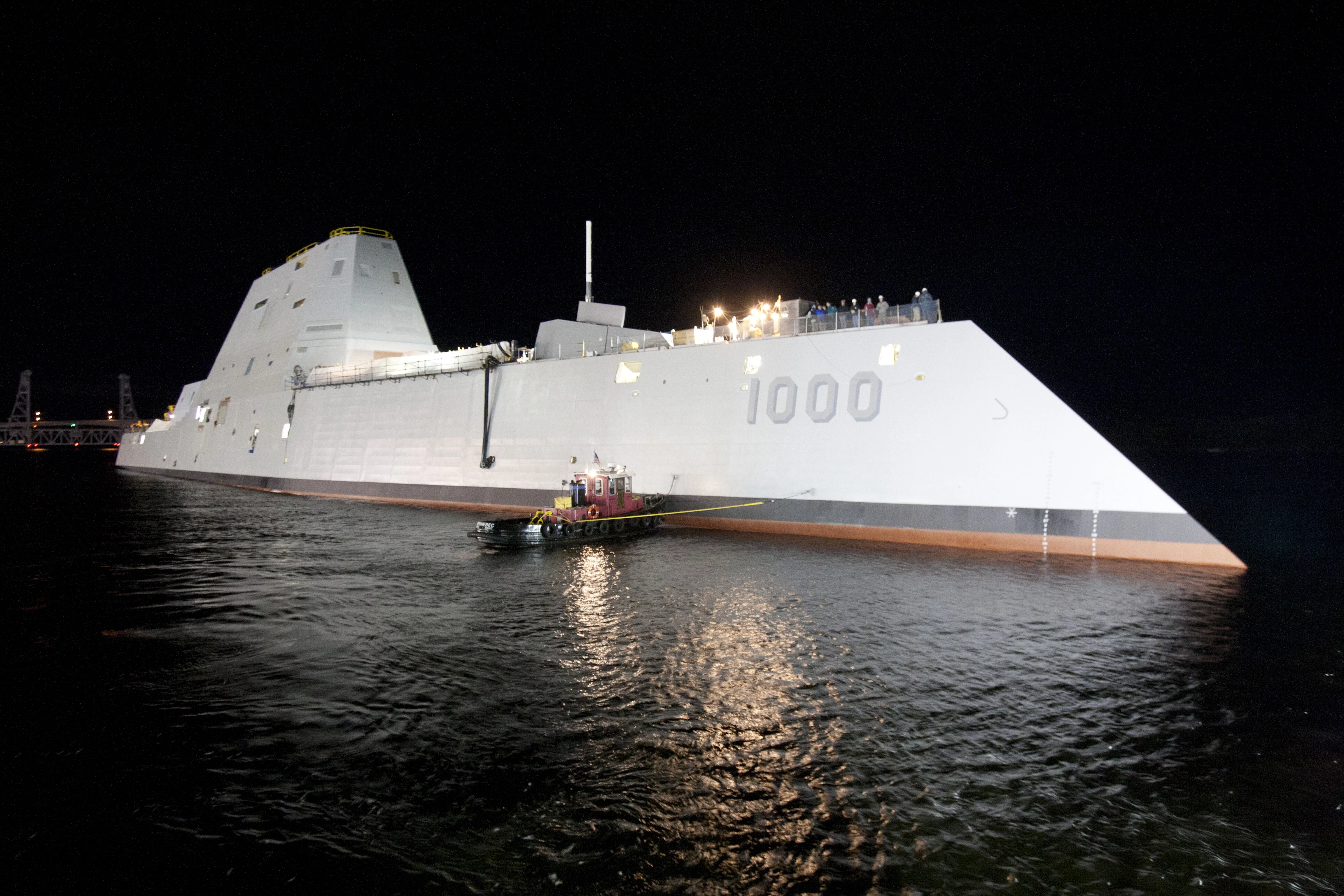 Le nouveau destroyer furtif américain USS Zumwalt