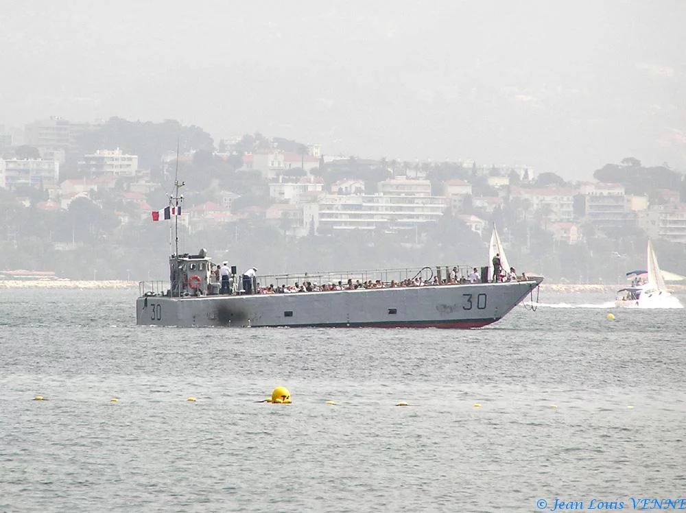 Le CTM arborant la marque de l'amiral