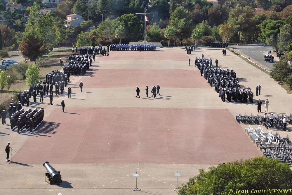 Présentation aux drapeaux du CIN Saint-Mandrier 