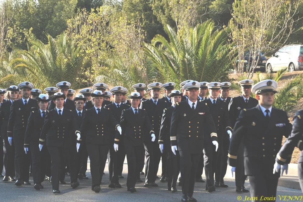Présentation aux drapeaux du CIN Saint-Mandrier 