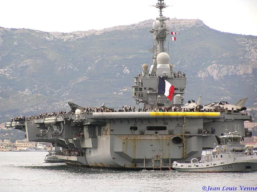 La sortie des familles du Charles de Gaulle