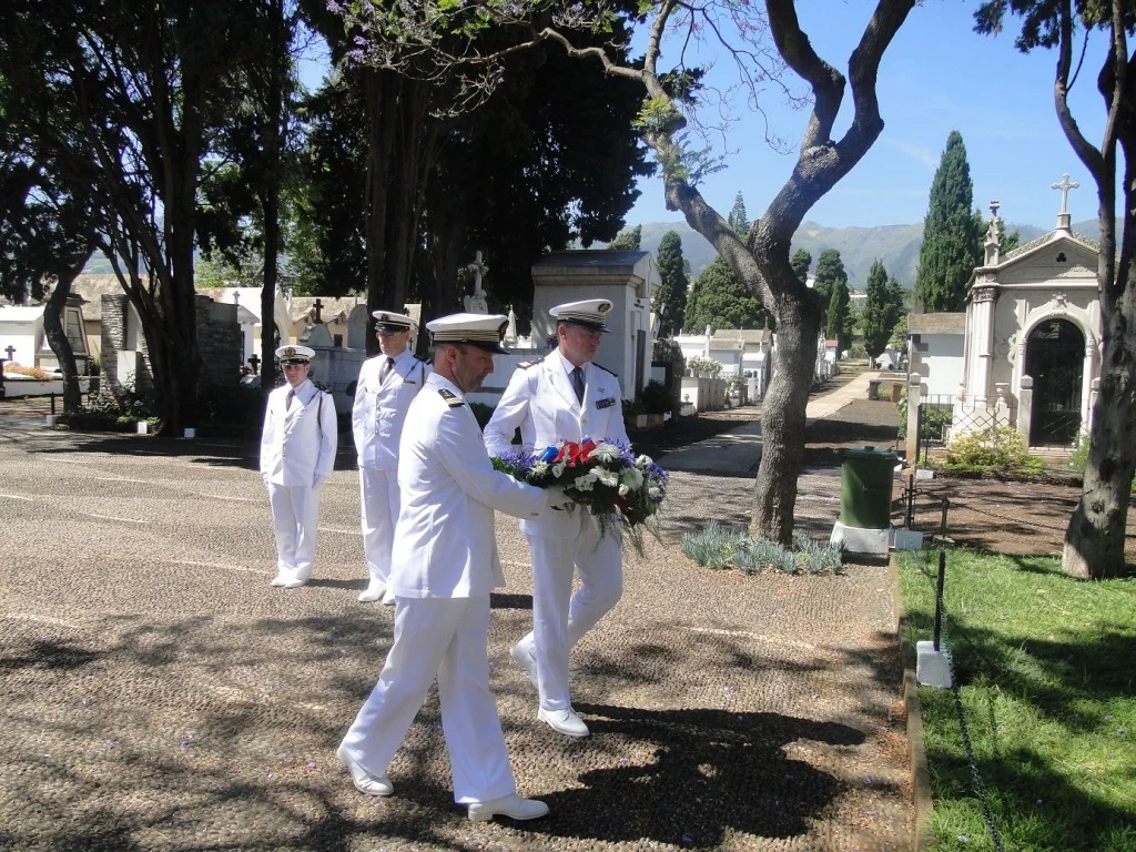 Cérémonie en hommage aux marins morts à Funchal (Açores)