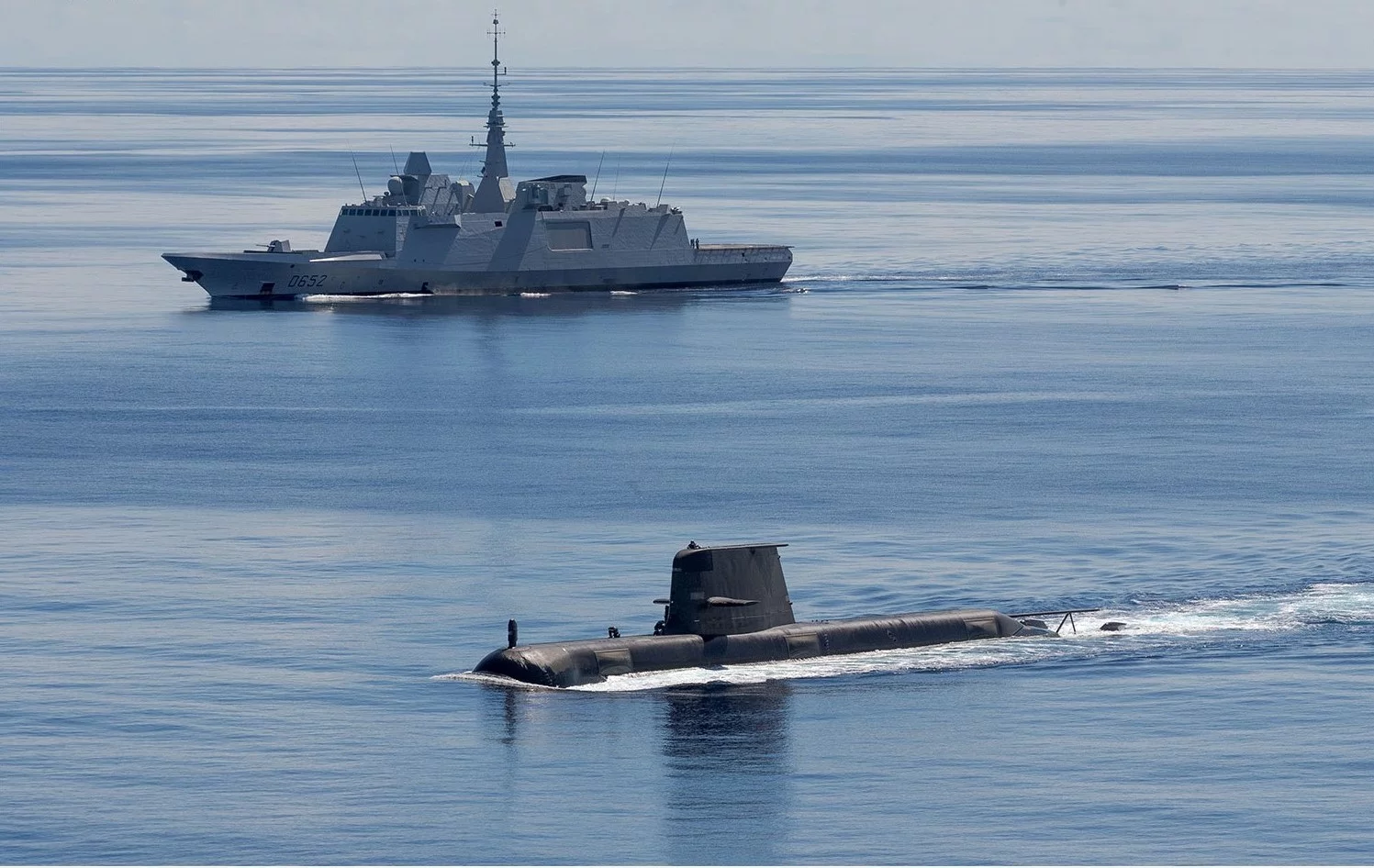 La frégate Aquitaine et un sous-marin norvégien de la classe Ula