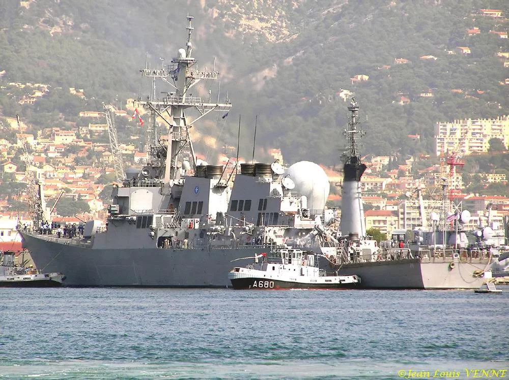 Autour d'un navire étranger