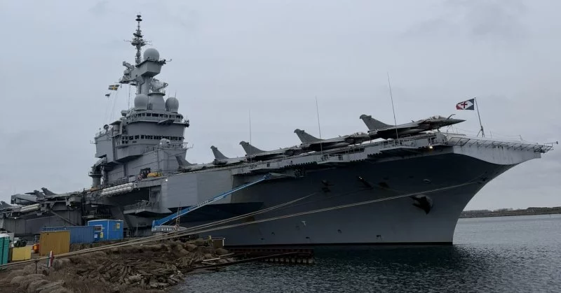 Le porte-avions Charles de Gaulle accosté à Malmö (Suède)