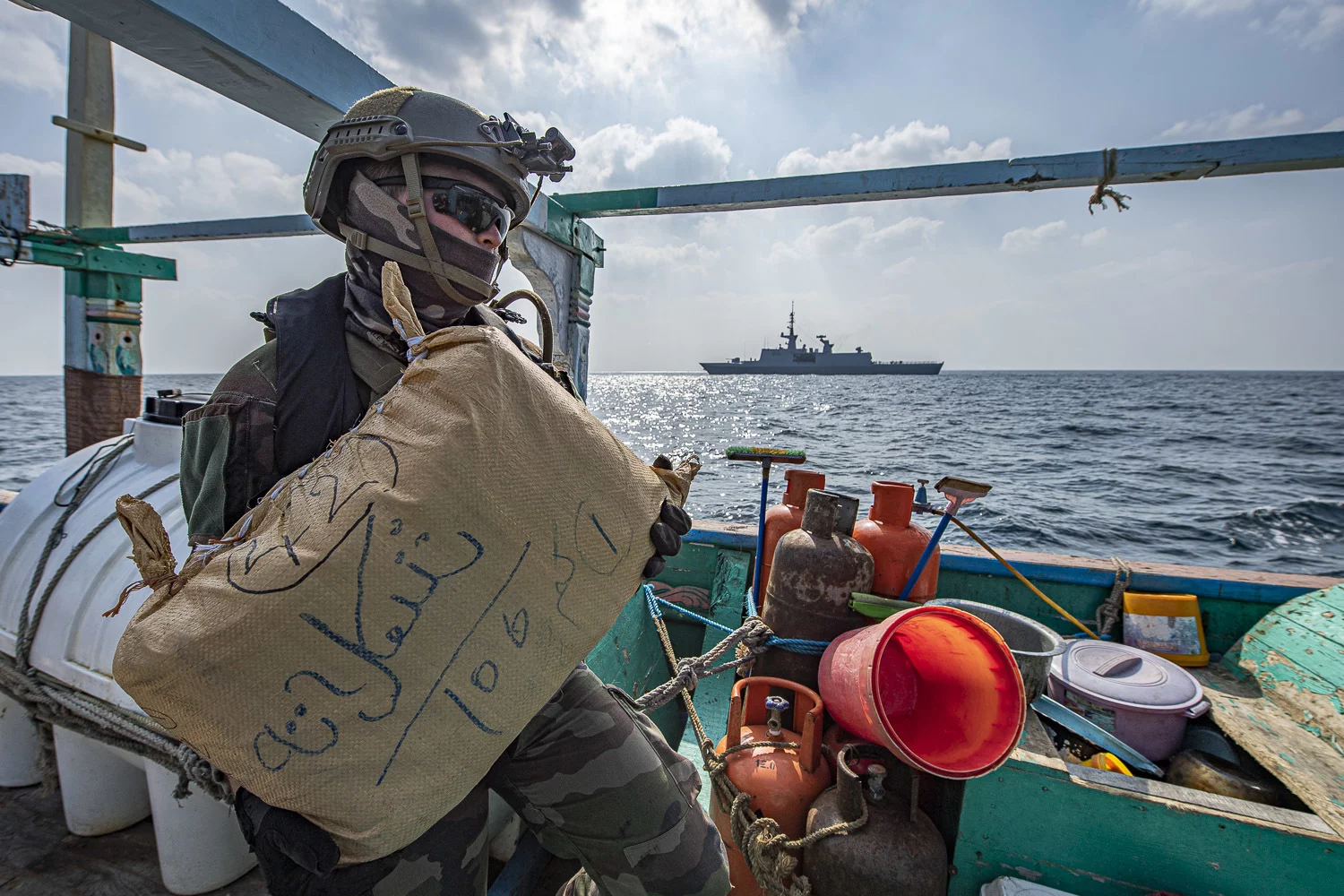 La frégate Courbet effectue une importante saisie de drogue