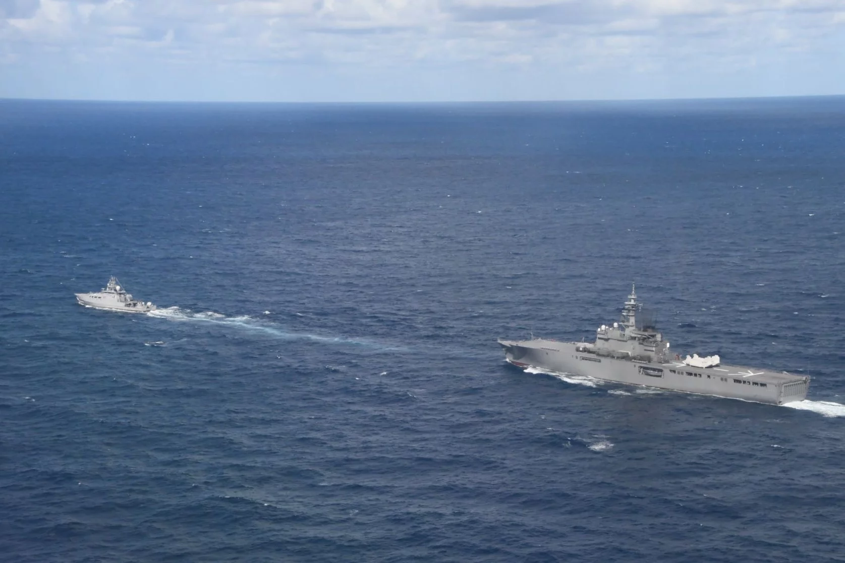 Le patrouilleur outre-mer Auguste Bénébig et la frégate JDS Shimokita