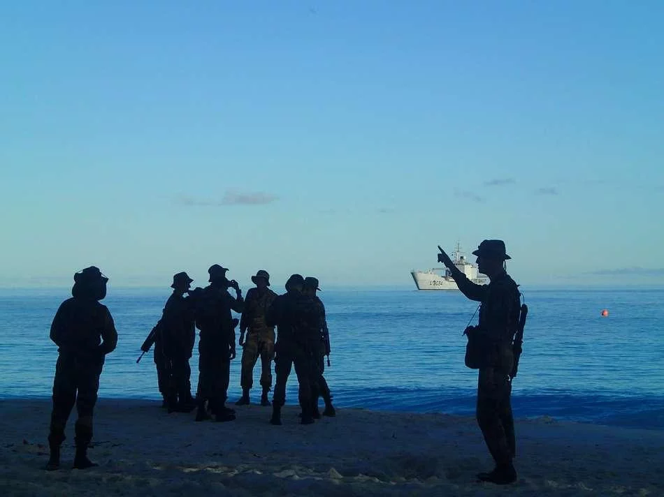 Le bâtiment de transport léger La Grandière en mission sur l’archipel des Glorieuses