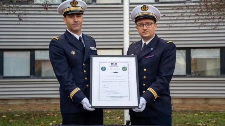 La charte de jumelage entre l’équipage A du BSAM Loire et la préparation militaire Marine (PMM) Commandant L’Herminier