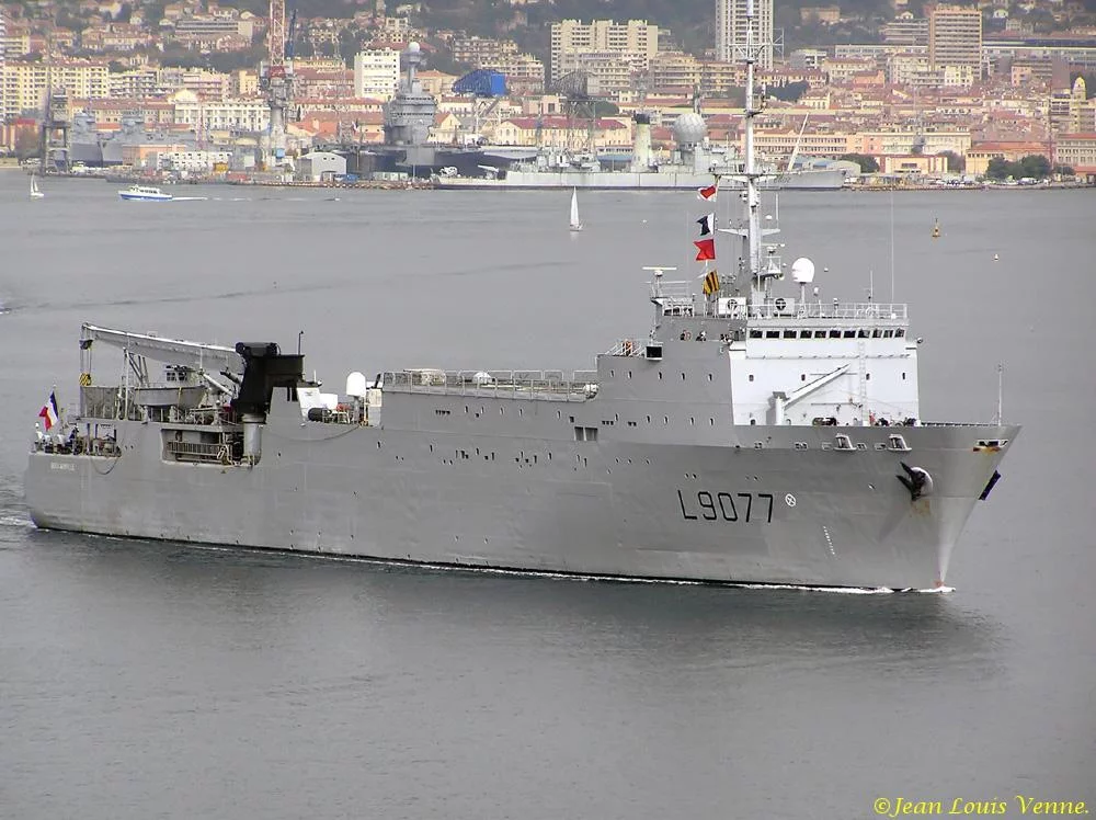 Le Bougainville appareille de Toulon