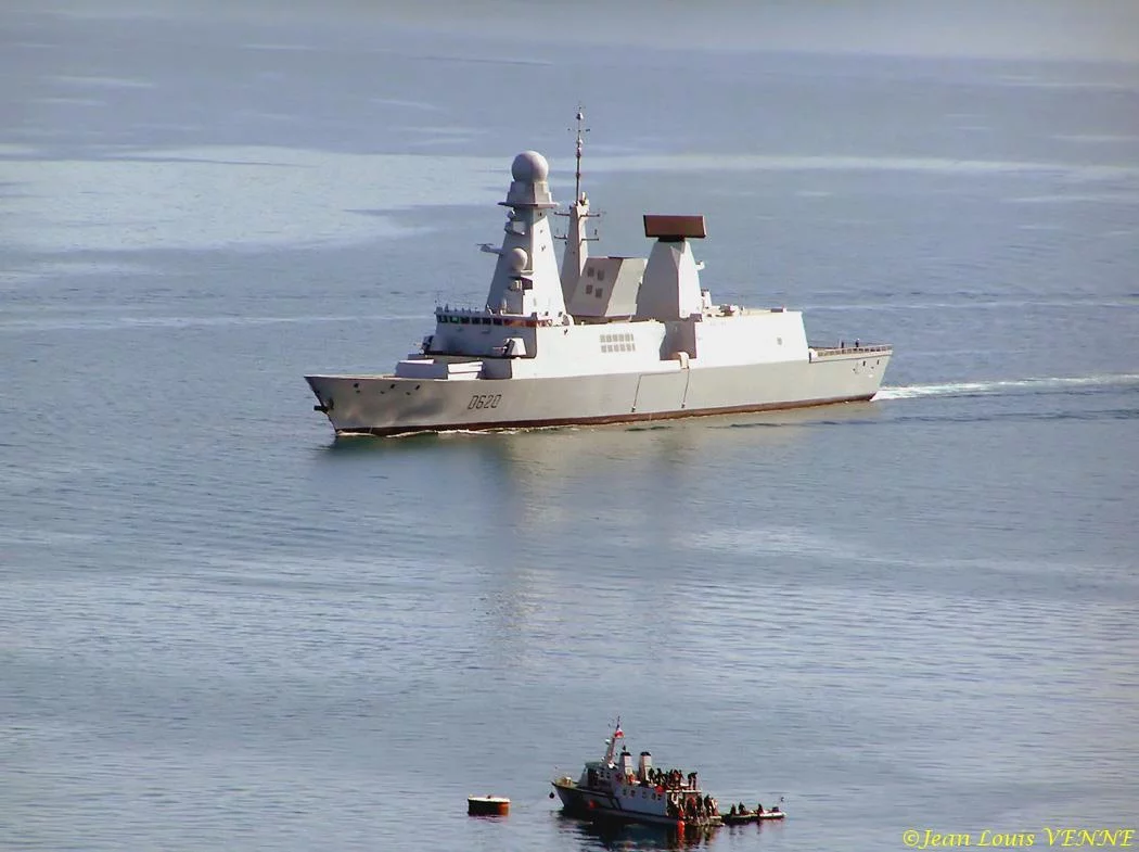 Le Forbin rentre au port