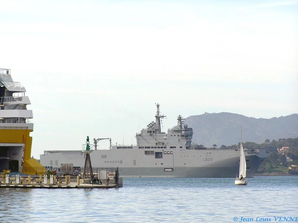 Le Mistral se montre devant le port de Toulon