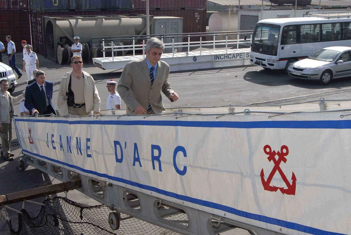 Le ministre embarque sur la Jeanne d'Arc