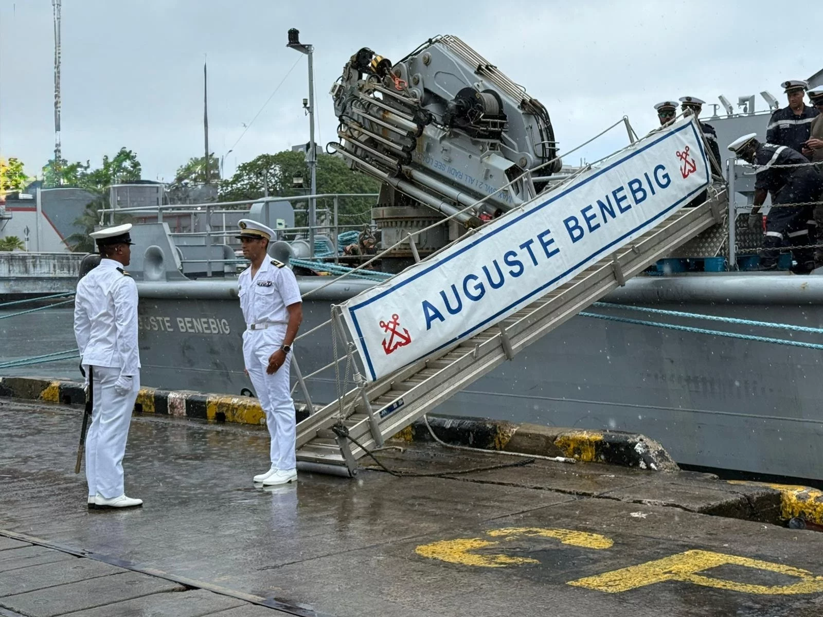 Le commandant du patrouilleur Auguste Bénébig accueilli à son arrivée