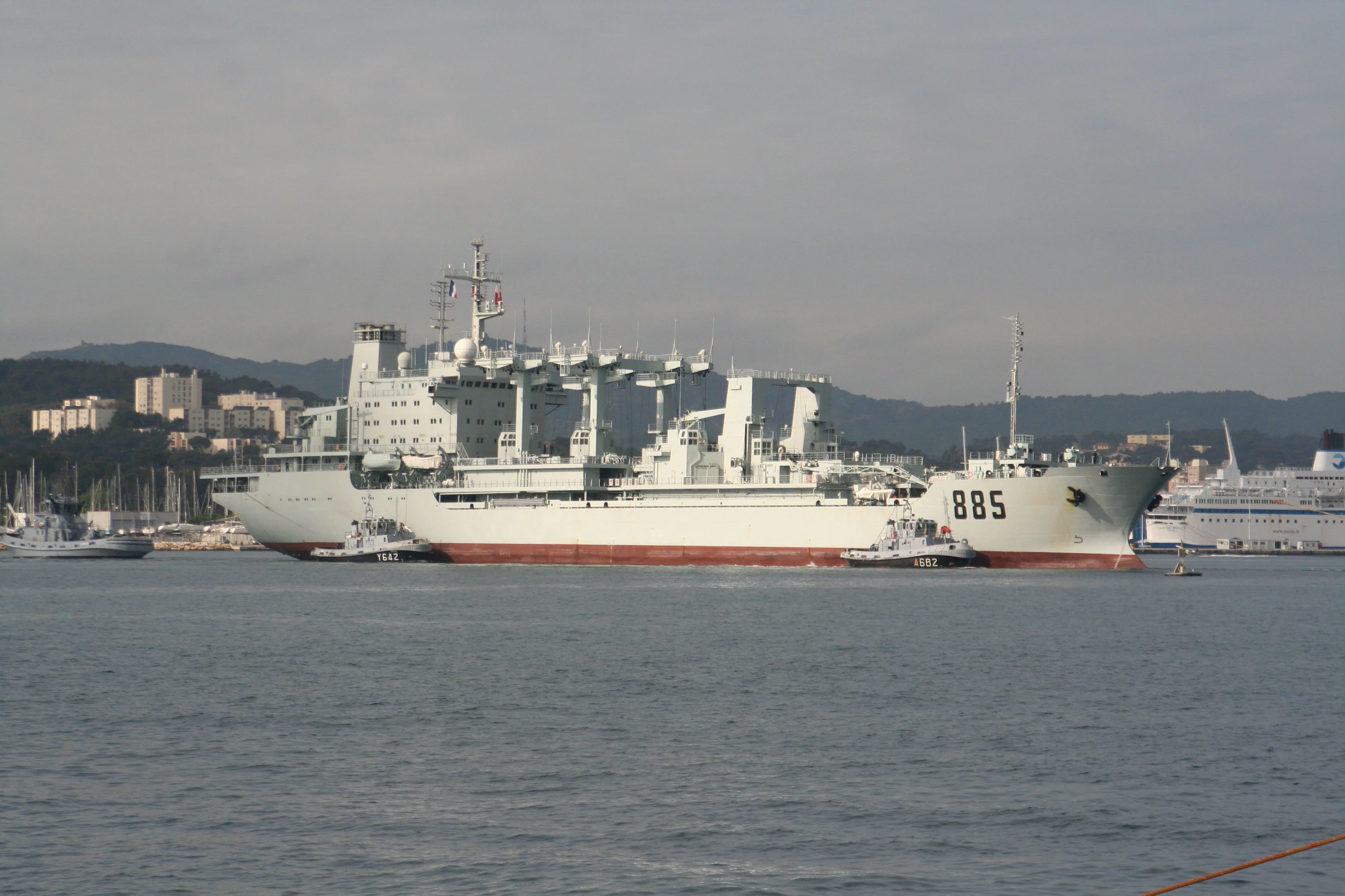 Arrivée à Toulon du ravitailleur Qinghaihu