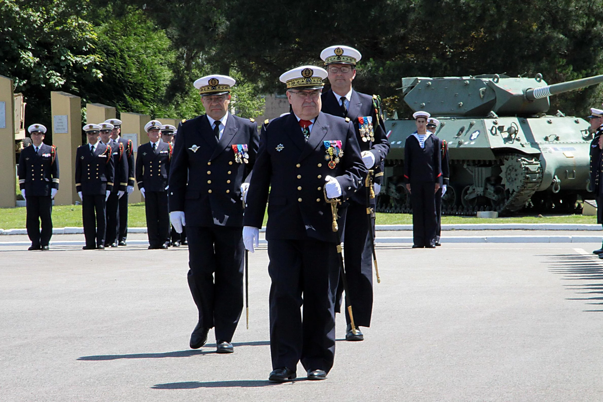 Remise de la Croix de la Valeur Militaire à des commandos marine