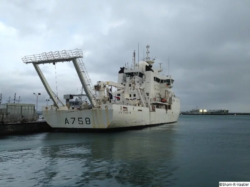 Le Beautemps-Beaupré dans le port de Brest
