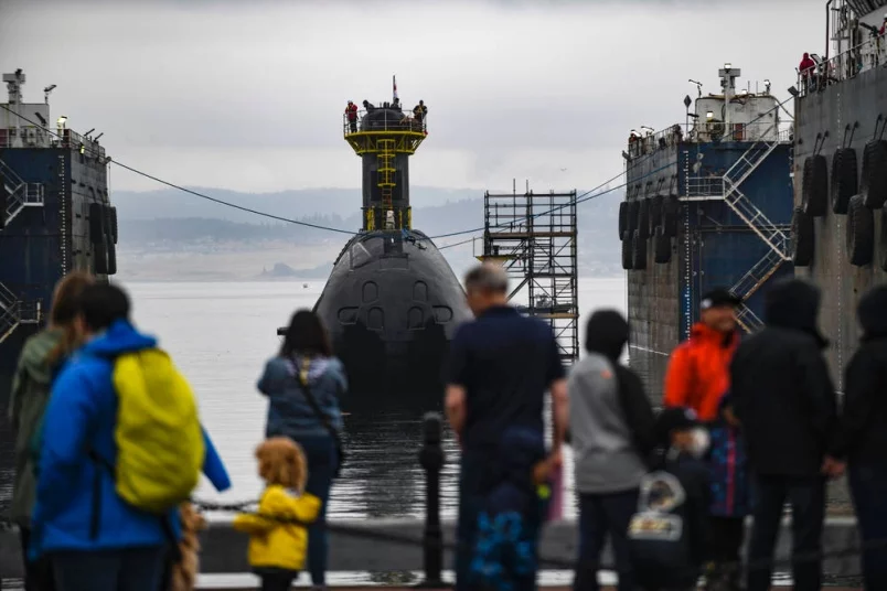 Le sous-marin canadien HMCS Corner Brook remis à l'eau