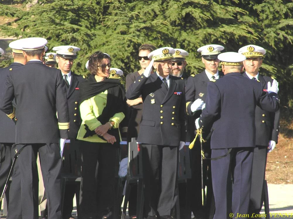 Présentation aux drapeaux du CIN Saint-Mandrier