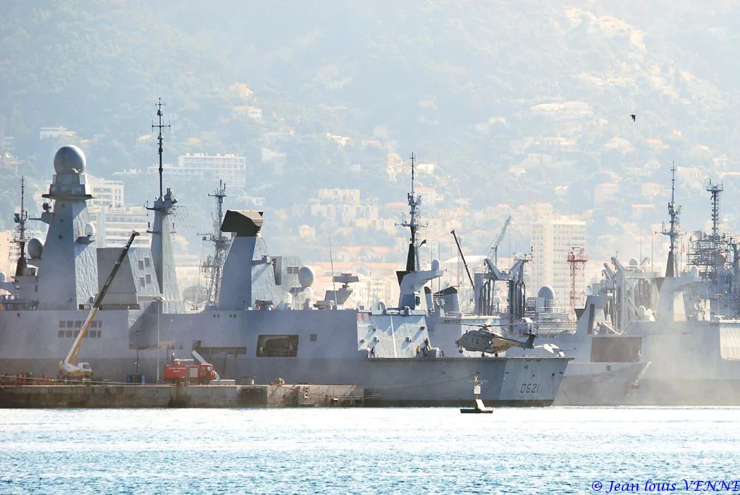Appontage d’un NH90 sur le Chevalier-Paul