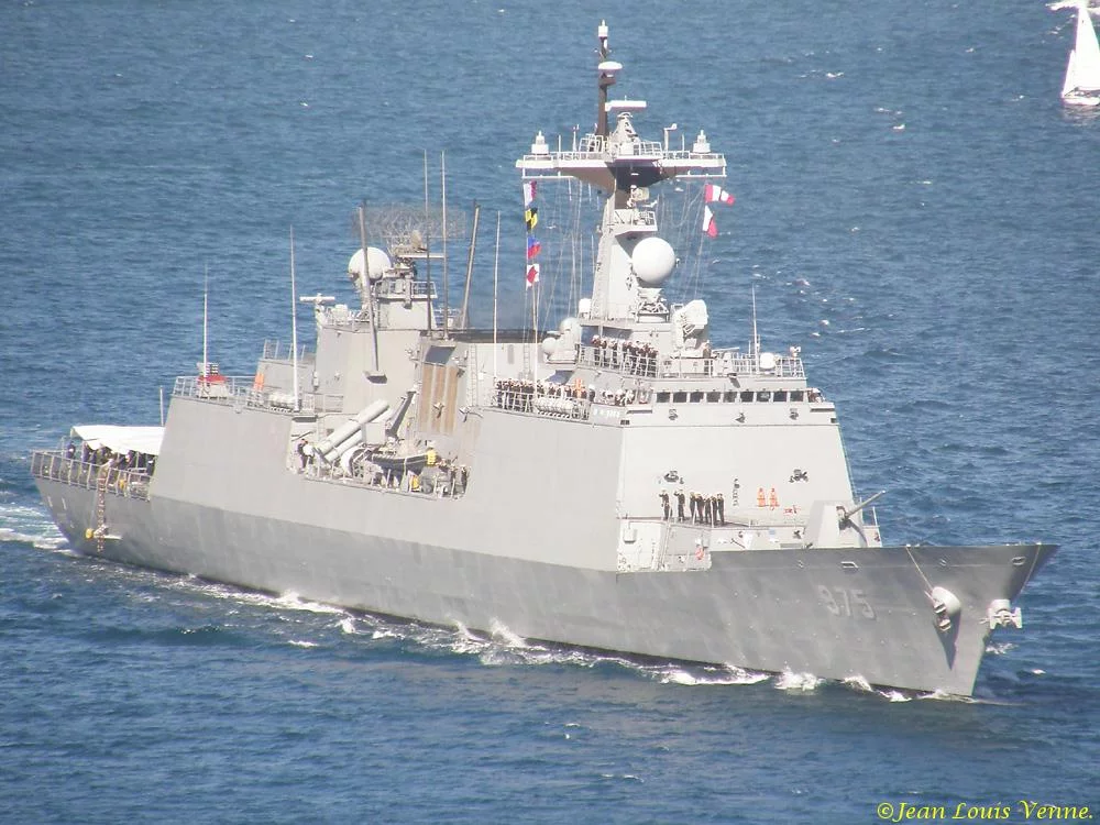 Le destroyer lance-missiles CHUNGMUGONG YI SUN SHI