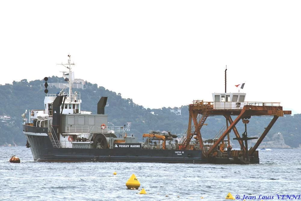 Le Castor 02 relève les ancres et les chaînes de la Rance et du Cdt Rivière