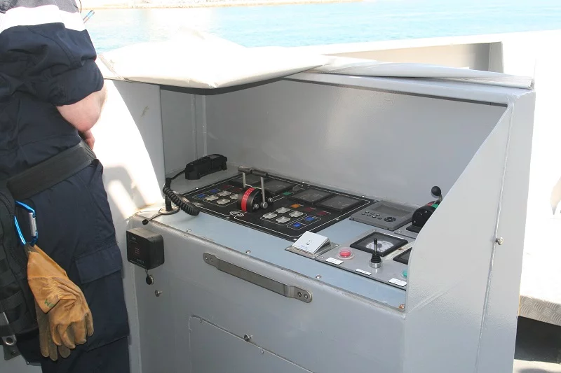 Un poste de conduite déporté sur chaque aileron