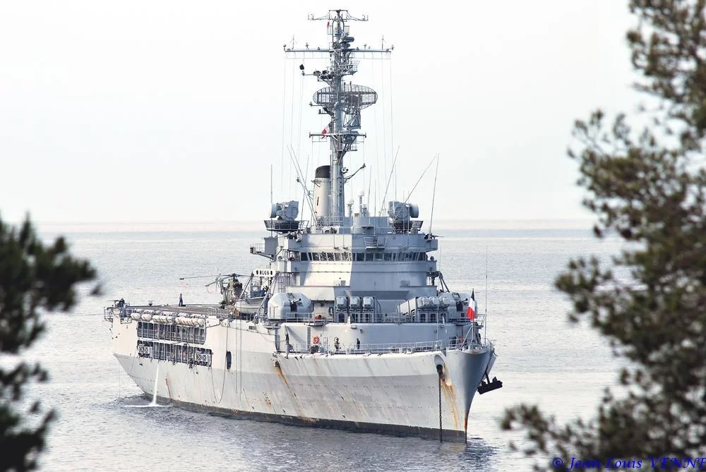 La Jeanne d’Arc au mouillage devant Toulon